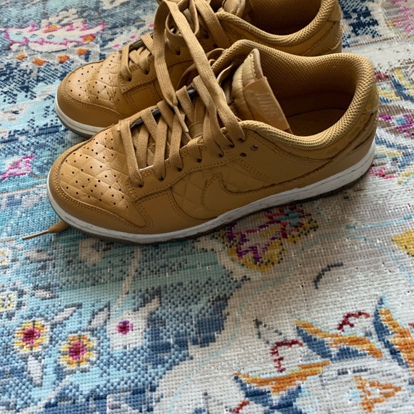 Nike Low Dunks in Wheat VGUC - Picture 5 of 7